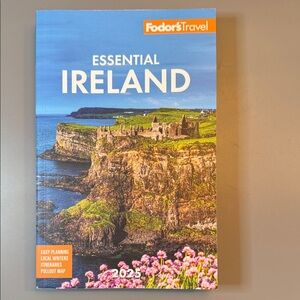 Fodor's Travel Essential Ireland 2025 Guidebook